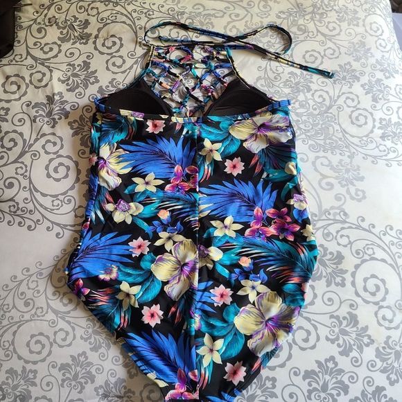 High Neck Floral Teddy Swimwear - Picture 3 of 5